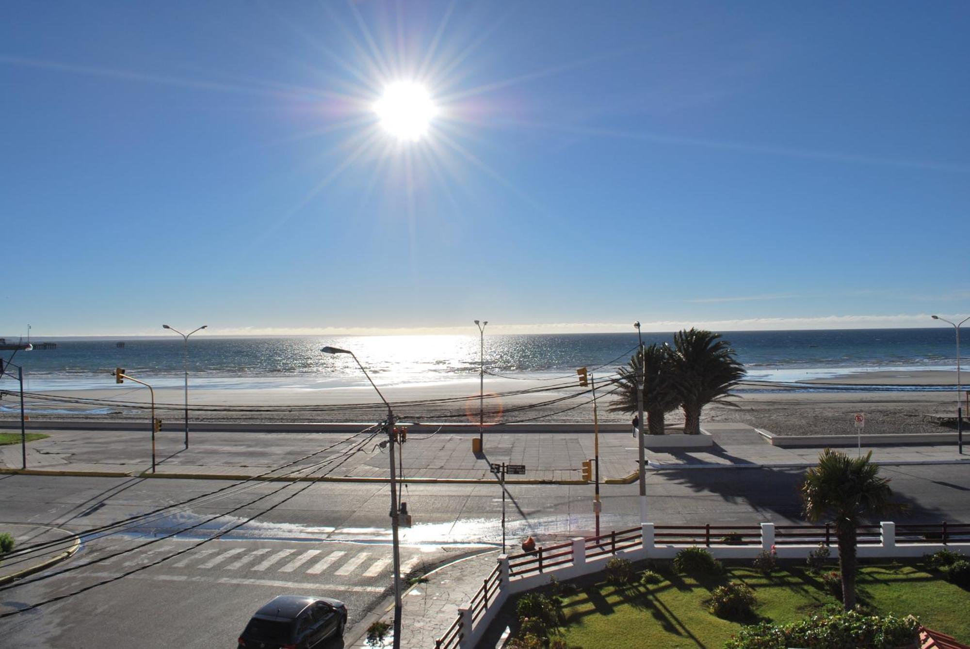 Hotel Gran Madryn Пуэрто-Мадрин Экстерьер фото